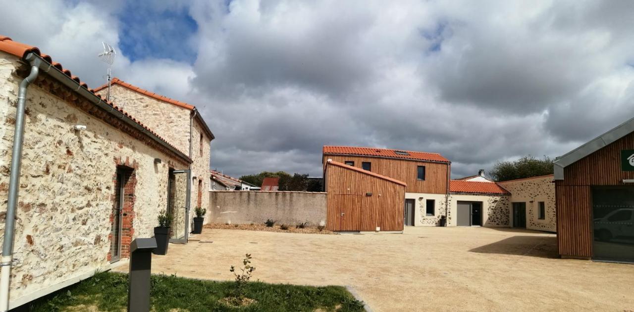 La Borderie - Maison Des Randonnees - Gite Etape - Gite De Groupe Vaire Экстерьер фото